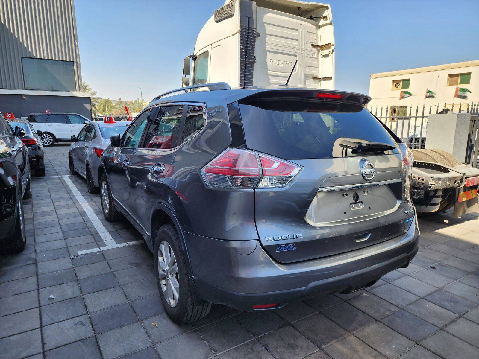 2015 NISSAN ROGUE — 263872 KM — Lot 12192854 — Al Quoz - Marhaba Auctions Used Cars - Image 3