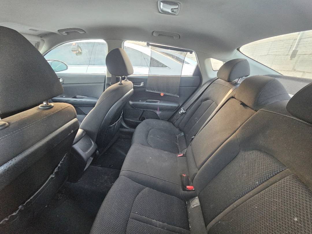 2017 KIA OPTIMA — 200636 Miles — Lot 70324225 — Souq - Marhaba Auctions Used Cars - Image 6