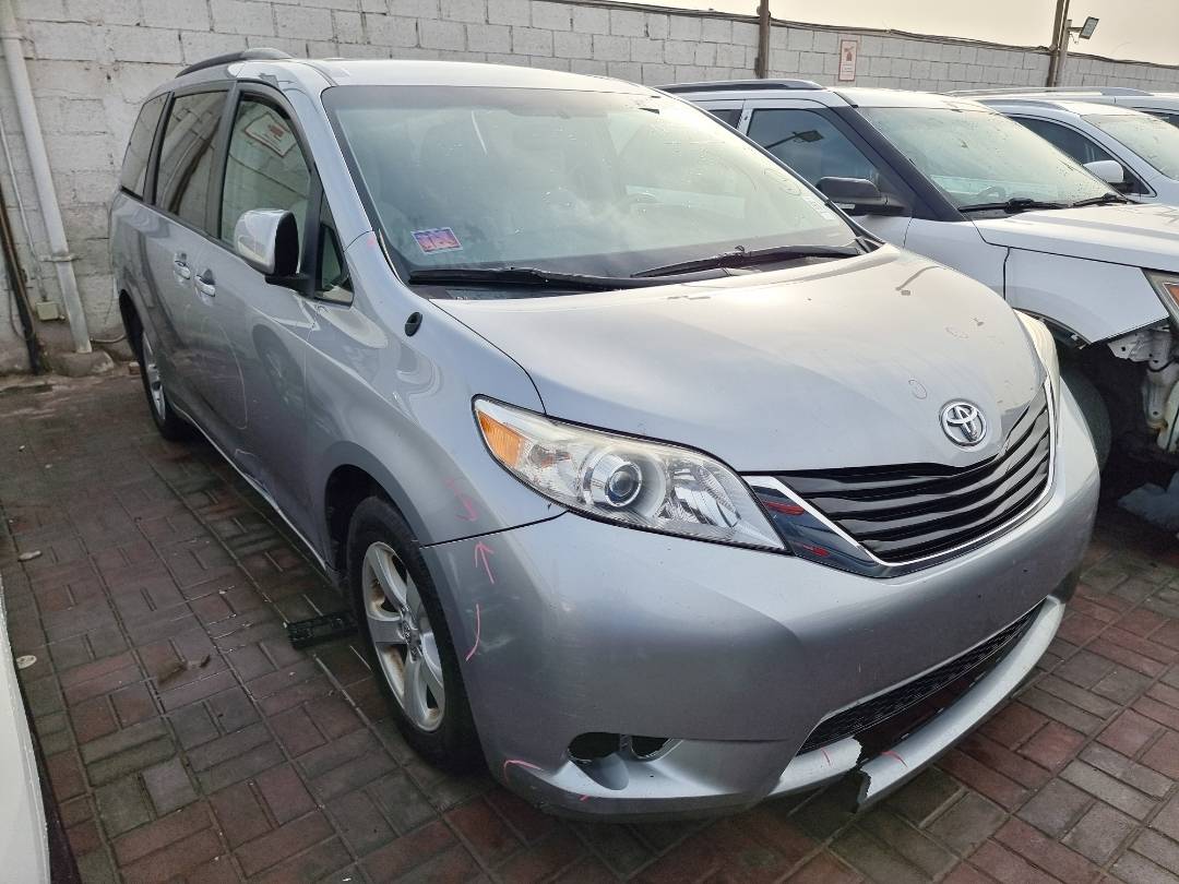 2011 TOYOTA SIENNA — 195907 Miles — Lot 147300 — Ind. 12 - Marhaba Auctions Used Cars - Image 3