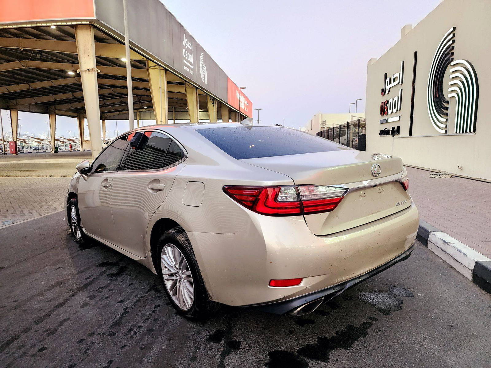 2016 LEXUS ES 350 — 114208 Miles — Lot U019061 — Souq - Marhaba Auctions Used Cars - Image 4