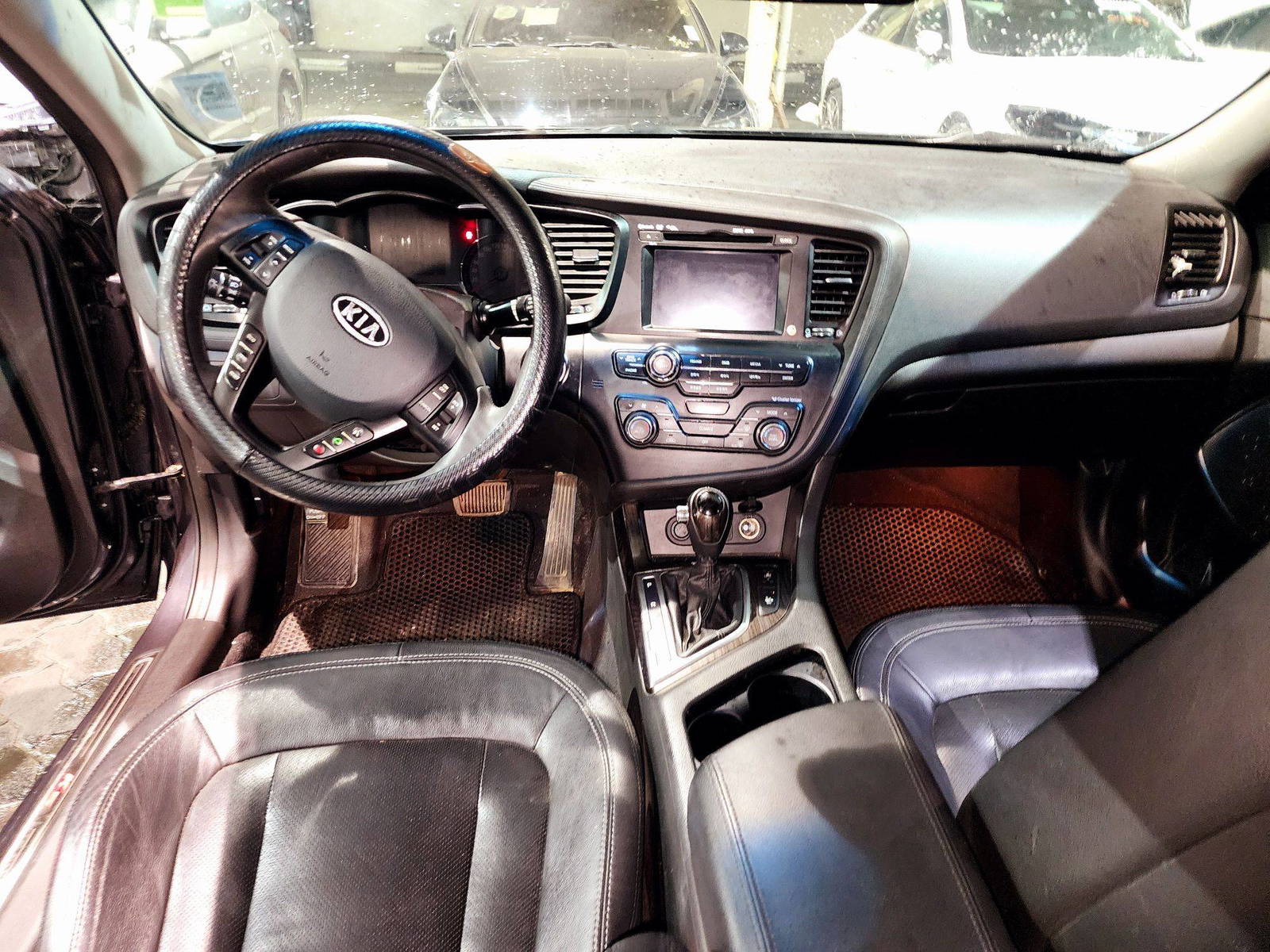 2011 KIA K5 — 231522 KM — Lot 107917 — Souq - Marhaba Auctions Used Cars - Image 7