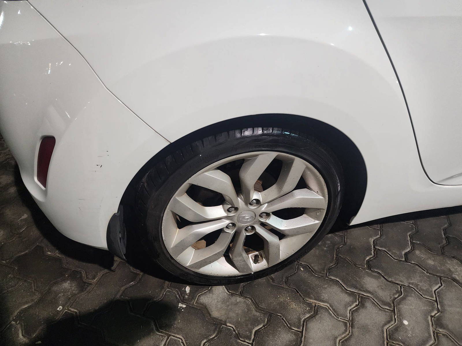 2013 HYUNDAI VELOSTER — 114789 Miles — Lot 4546411231 - Marhaba Auctions Used Cars - Image 5