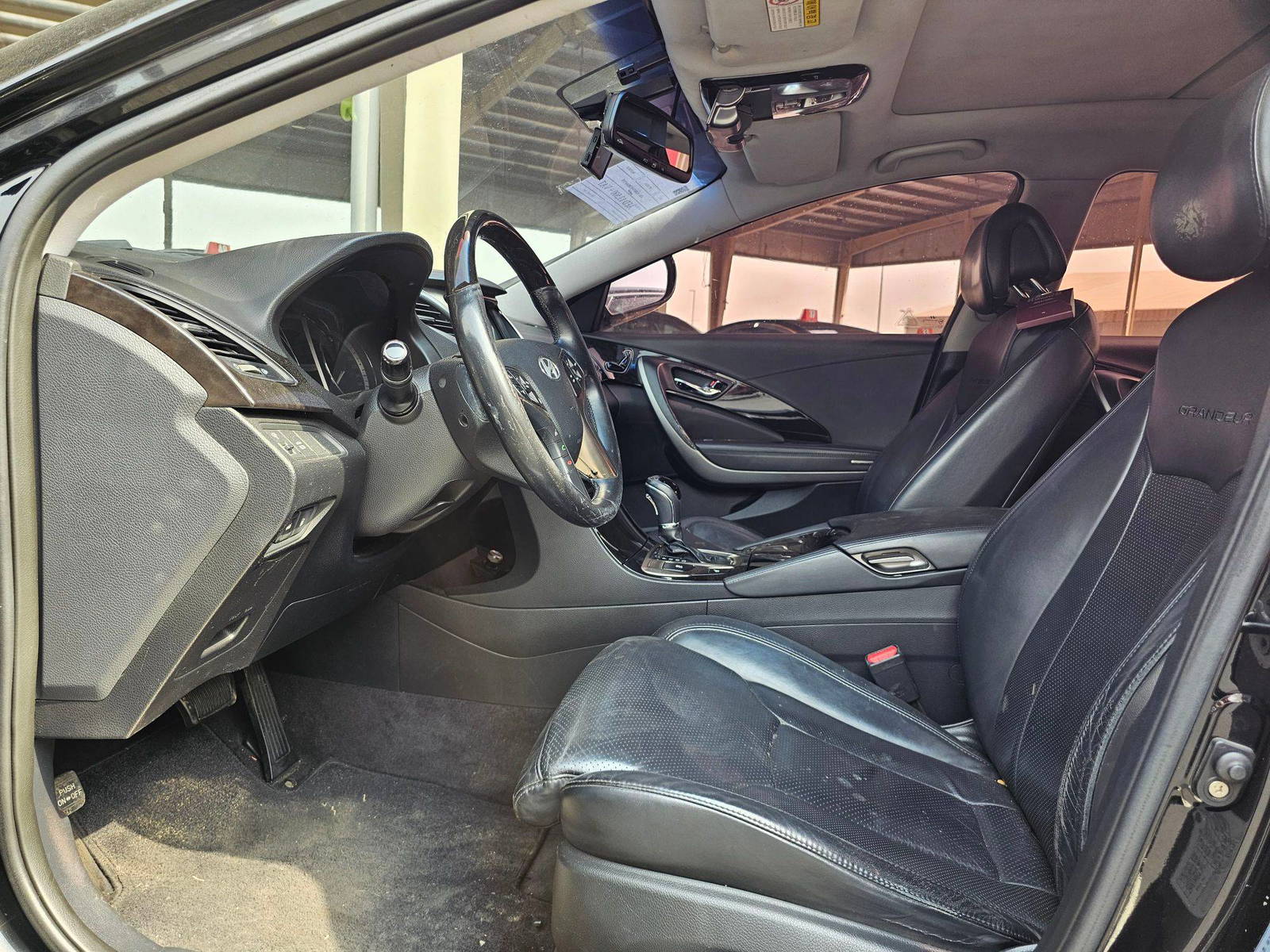 2011 HYUNDAI GRANDEUR — 143998 KM — Lot 007529 — Ind. 12 - Marhaba Auctions Used Cars - Image 9