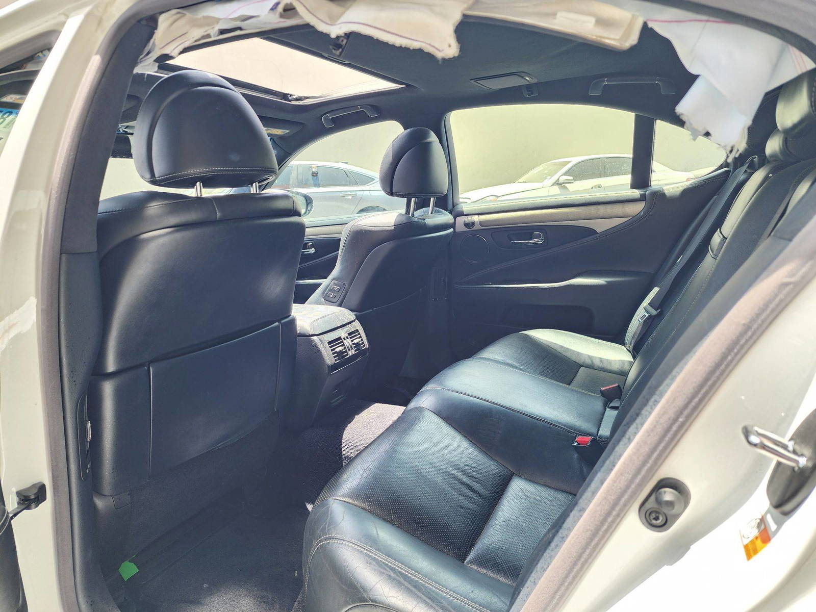 2016 LEXUS LS 460 — 96254 Miles — Lot G5140145 — Souq - Marhaba Auctions Used Cars - Image 6
