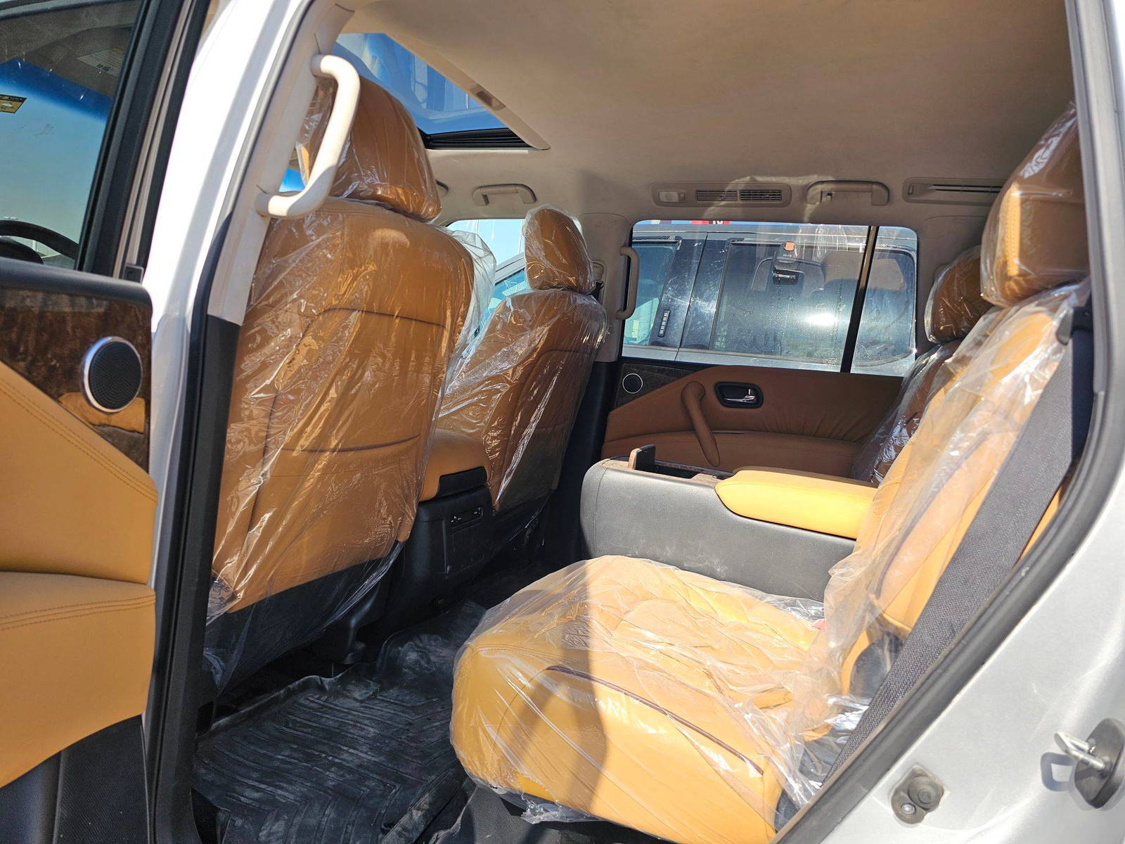 2017 INFINITI QX80 — 119297 Miles — Lot 72435714 — Souq - Marhaba Auctions Used Cars - Image 7