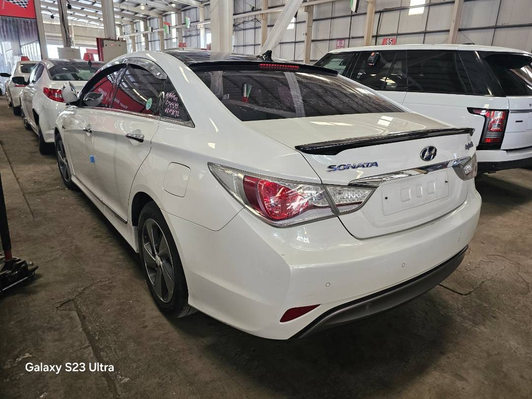2012 HYUNDAI SONATA — 210147 KM — Lot 045327 — Souq - Marhaba Auctions Used Cars - Image 4