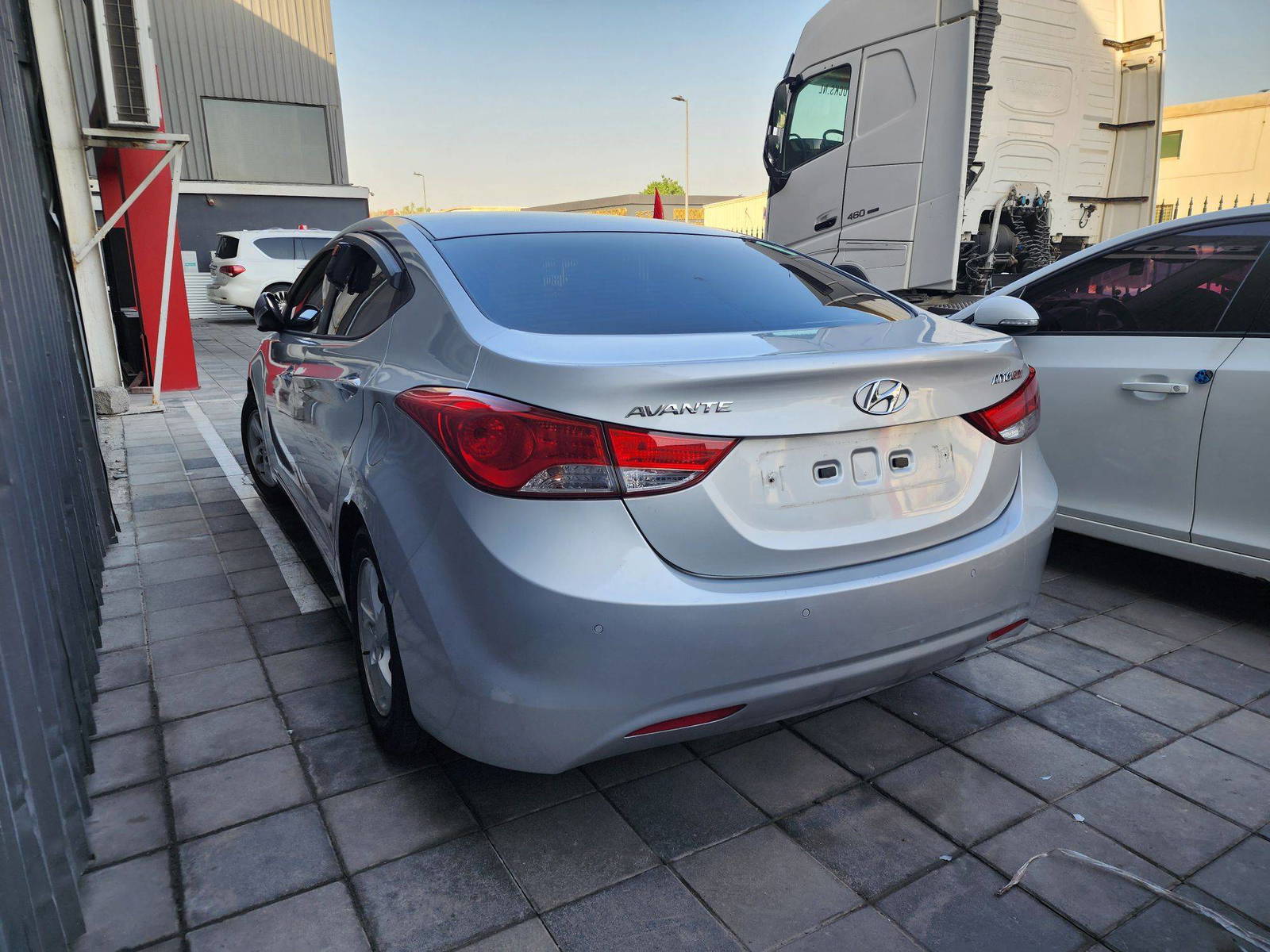 2011 HYUNDAI AVANTE — 95106 KM — Lot 122310 — Al Quoz - Marhaba Auctions Used Cars - Image 3