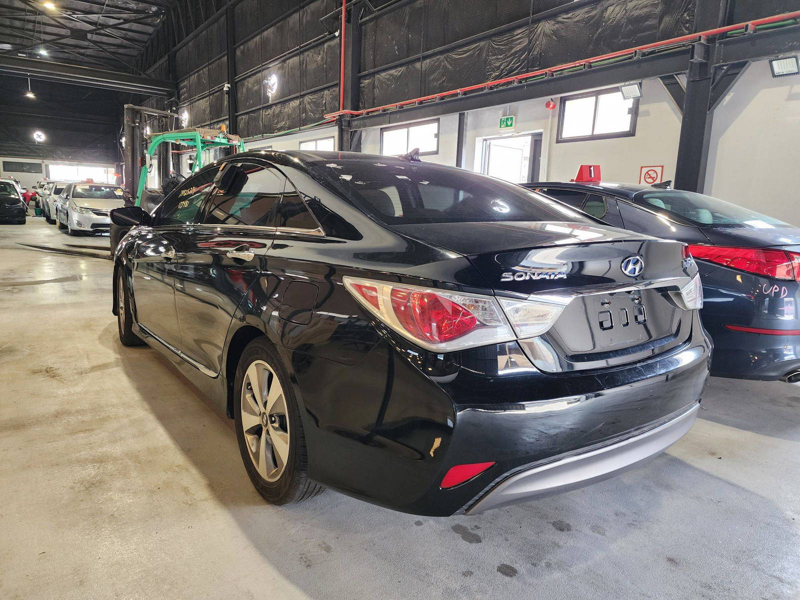 2011 HYUNDAI SONATA — 173481 Miles — Lot 73423774 — Al Quoz - Marhaba Auctions Used Cars - Image 4
