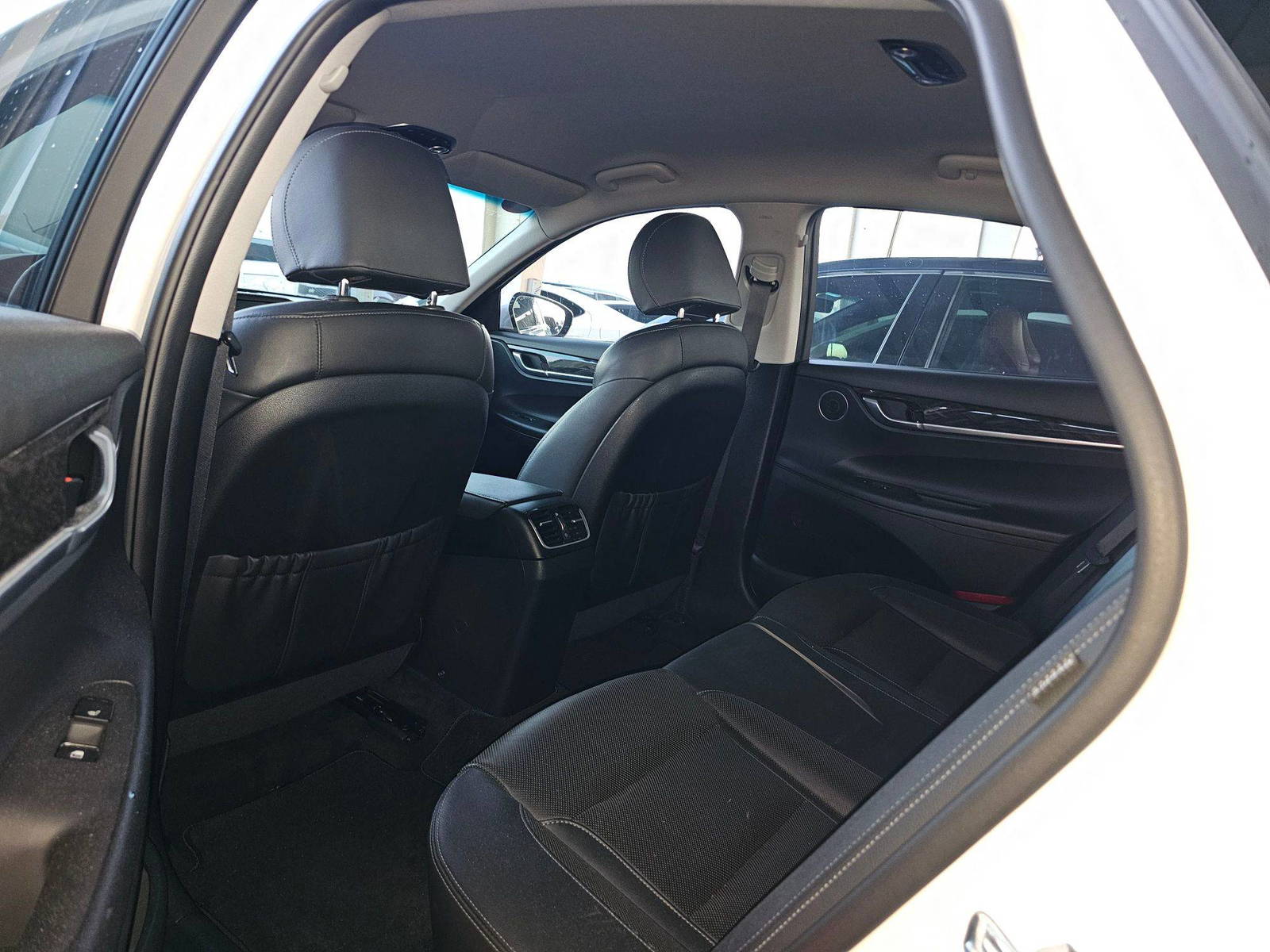 2017 HYUNDAI GRANDEUR — 58369 KM — Lot A003259 — Souq - Marhaba Auctions Used Cars - Image 7