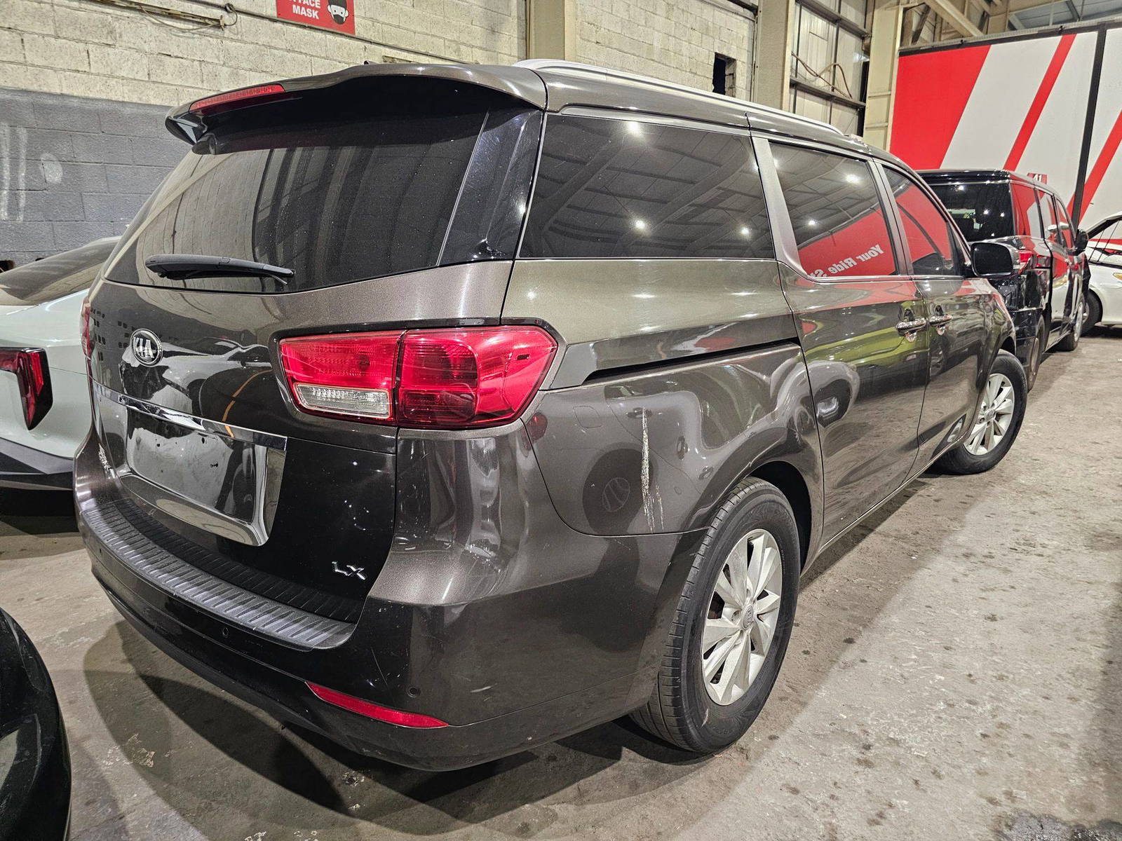 KIA SEDONA 2015 view 2