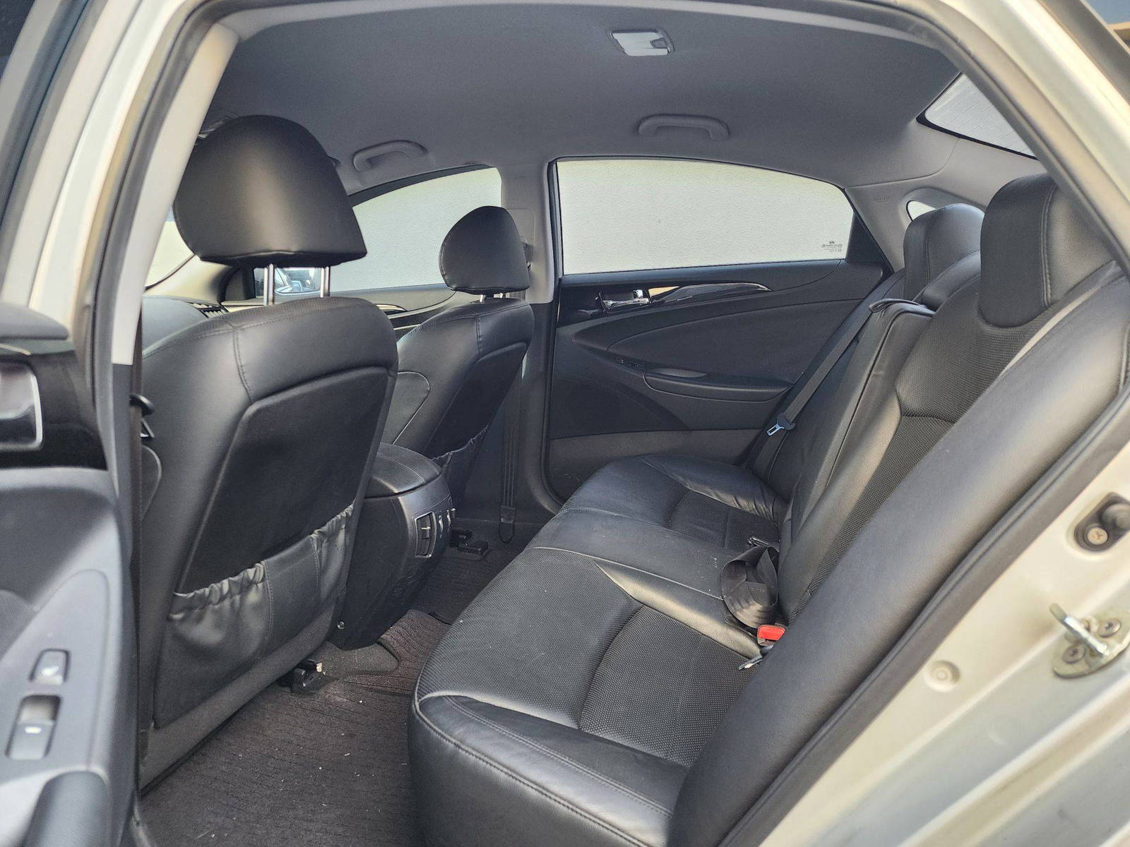 2011 HYUNDAI SONATA — 94702 KM — Lot 225954 — Al Quoz - Marhaba Auctions Used Cars - Image 7