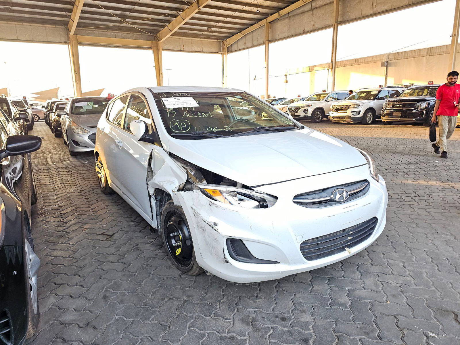 2017 HYUNDAI ACCENT — 160039 KM — Lot 12336650 — Souq - Marhaba Auctions Used Cars - Image 4