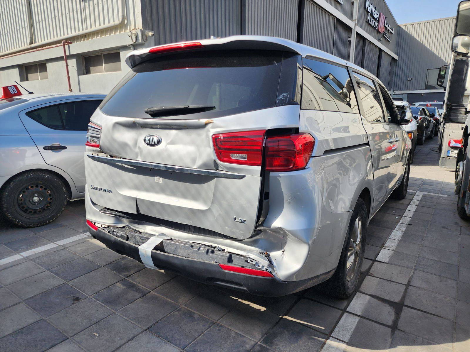 2019 KIA SEDONA — 111613 Miles — Lot 40669377 — Souq - Marhaba Auctions Used Cars - Image 4