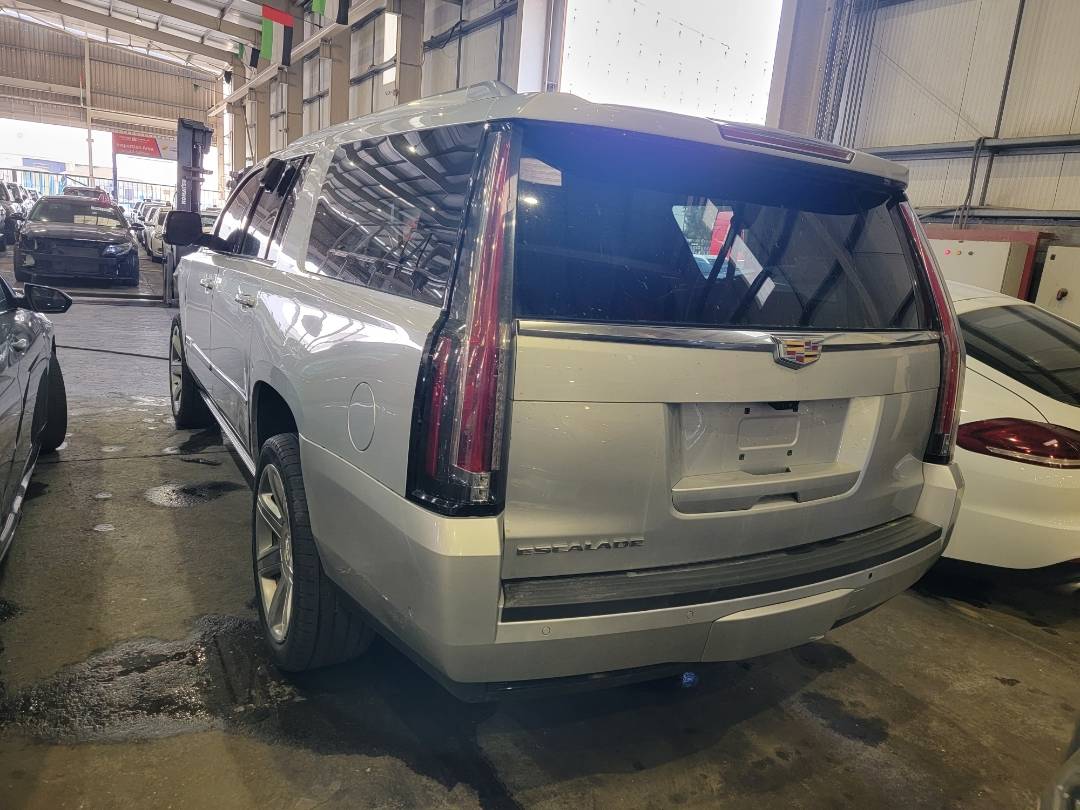 2017 CADILLAC ESCALADE — 121934 Miles — Lot 89366985 — Souq - Marhaba Auctions Used Cars - Image 3