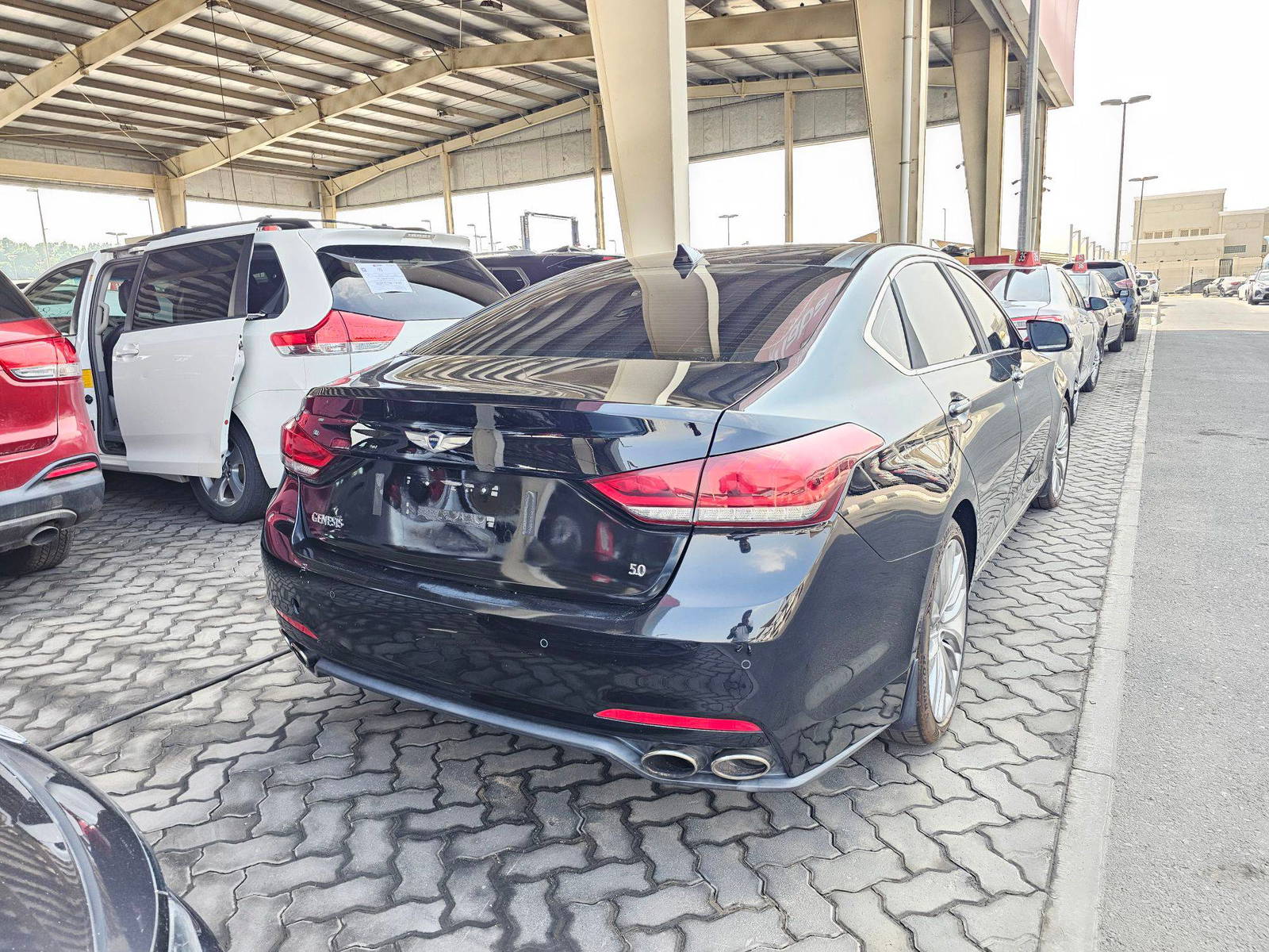 2015 HYUNDAI GENESIS — 237768 KM — Lot FU037566 — Souq - Marhaba Auctions Used Cars - Image 4