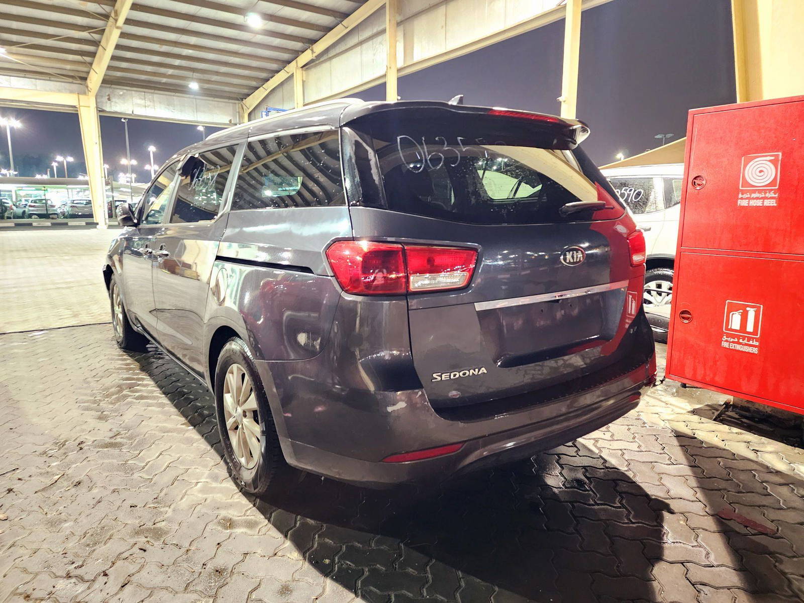 2015 KIA SEDONA — 136659 Miles — Lot 62084884 — Souq - Marhaba Auctions Used Cars - Image 4