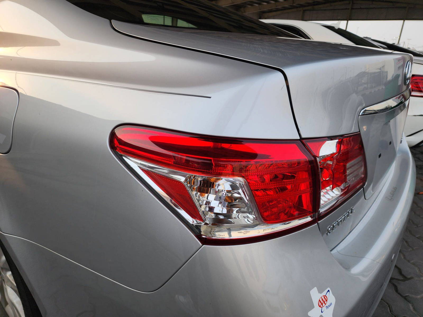 2011 LEXUS ES 350 — 194598 Miles — Lot 42587014 — Souq - Marhaba Auctions Used Cars - Image 12