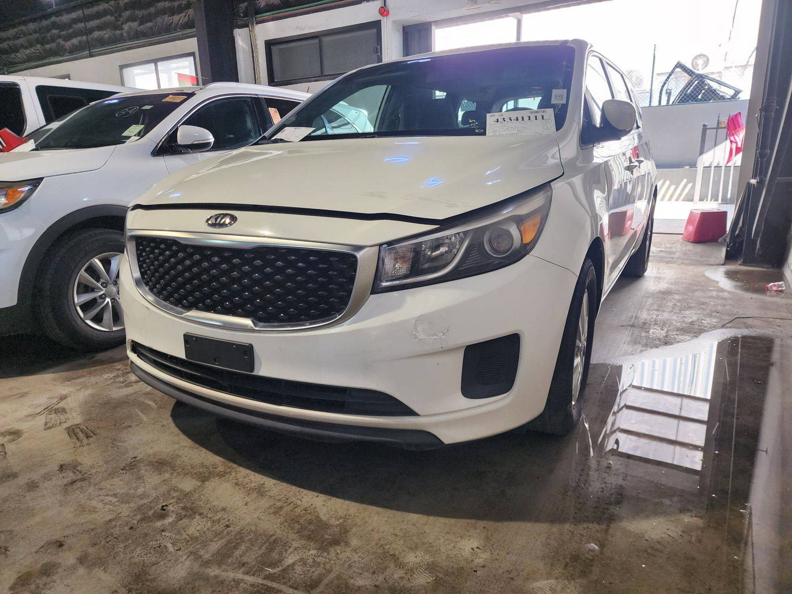KIA SEDONA 2015 - Marhaba Auction Used Cars - Image 4