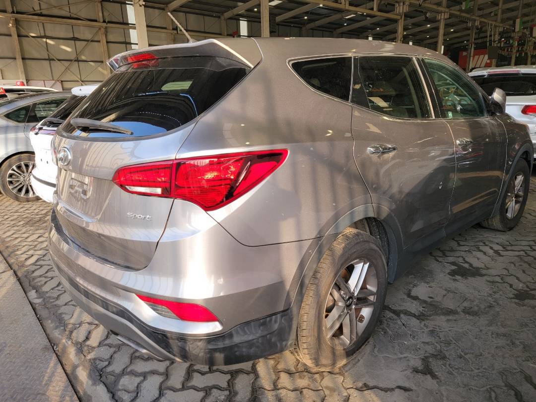 2018 HYUNDAI SANTA FE — 91051 Miles — Lot B7JH072196 — Main - Marhaba Auctions Used Cars - Image 4