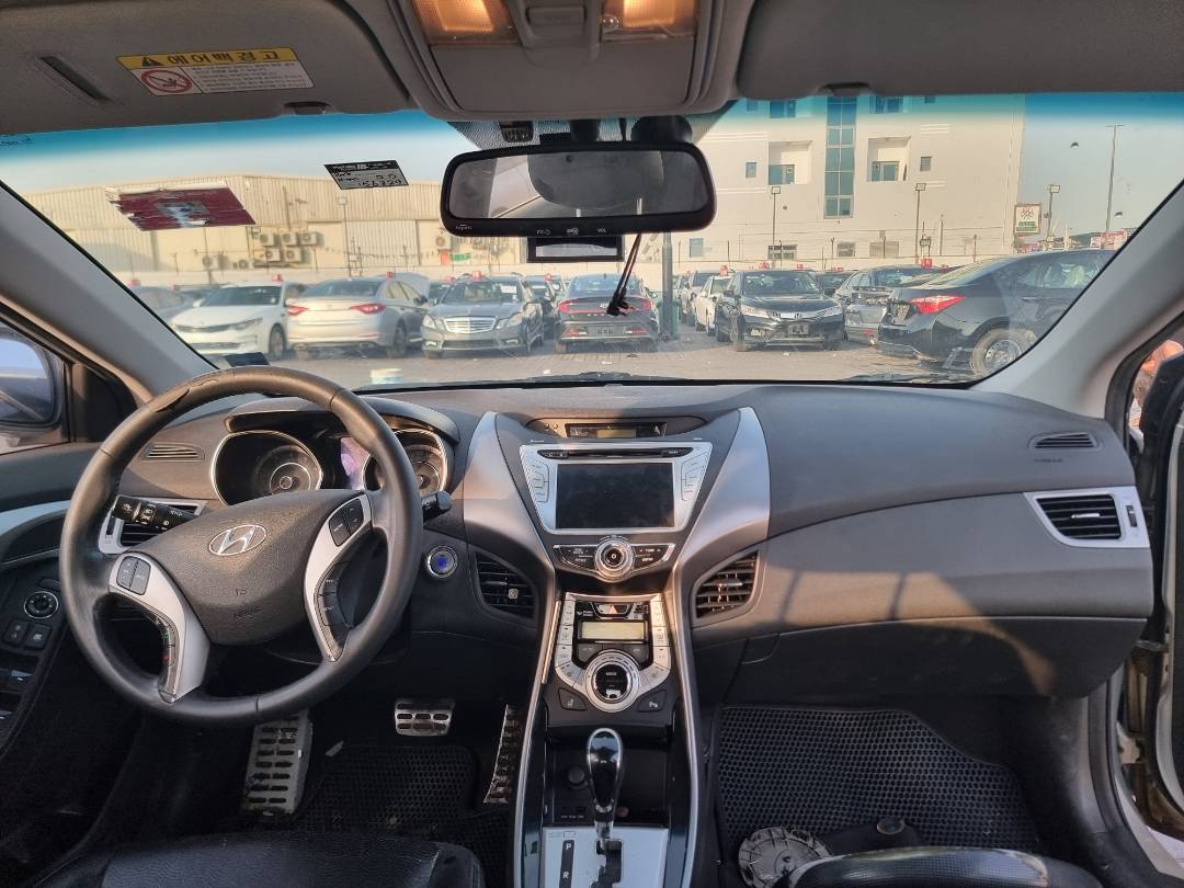 2011 HYUNDAI AVANTE — 156329 KM — Lot 24555 — Ind. 12 - Marhaba Auctions Used Cars - Image 9