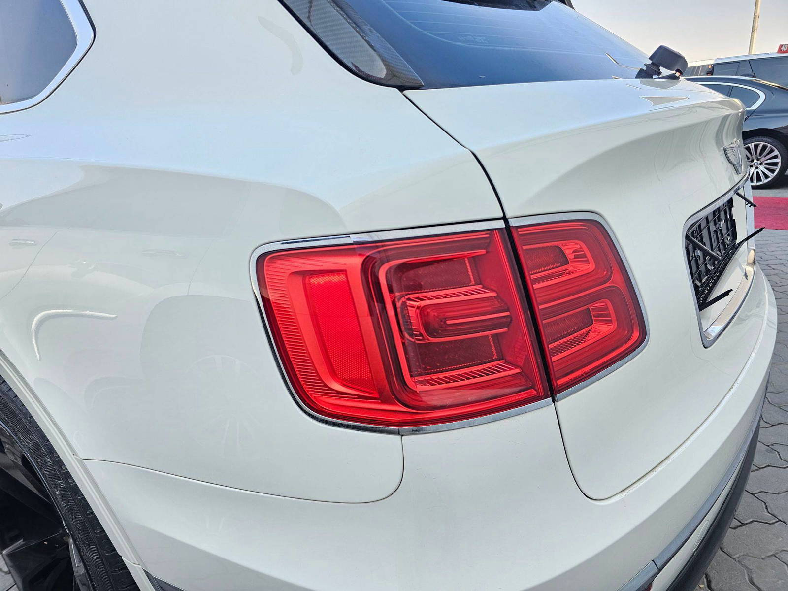 2017 BENTLEY BENTAYGA — 258682 KM — Lot C013731 — Souq - Marhaba Auctions Used Cars - Image 15