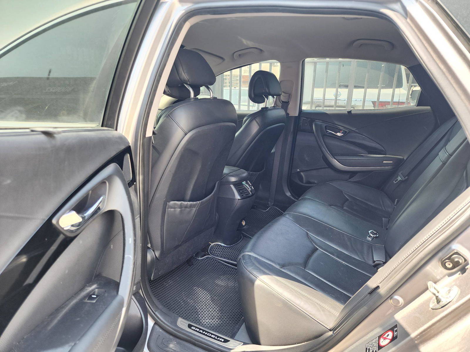 HYUNDAI GRANDEUR 2011 - Marhaba Auction Used Cars - Image 4