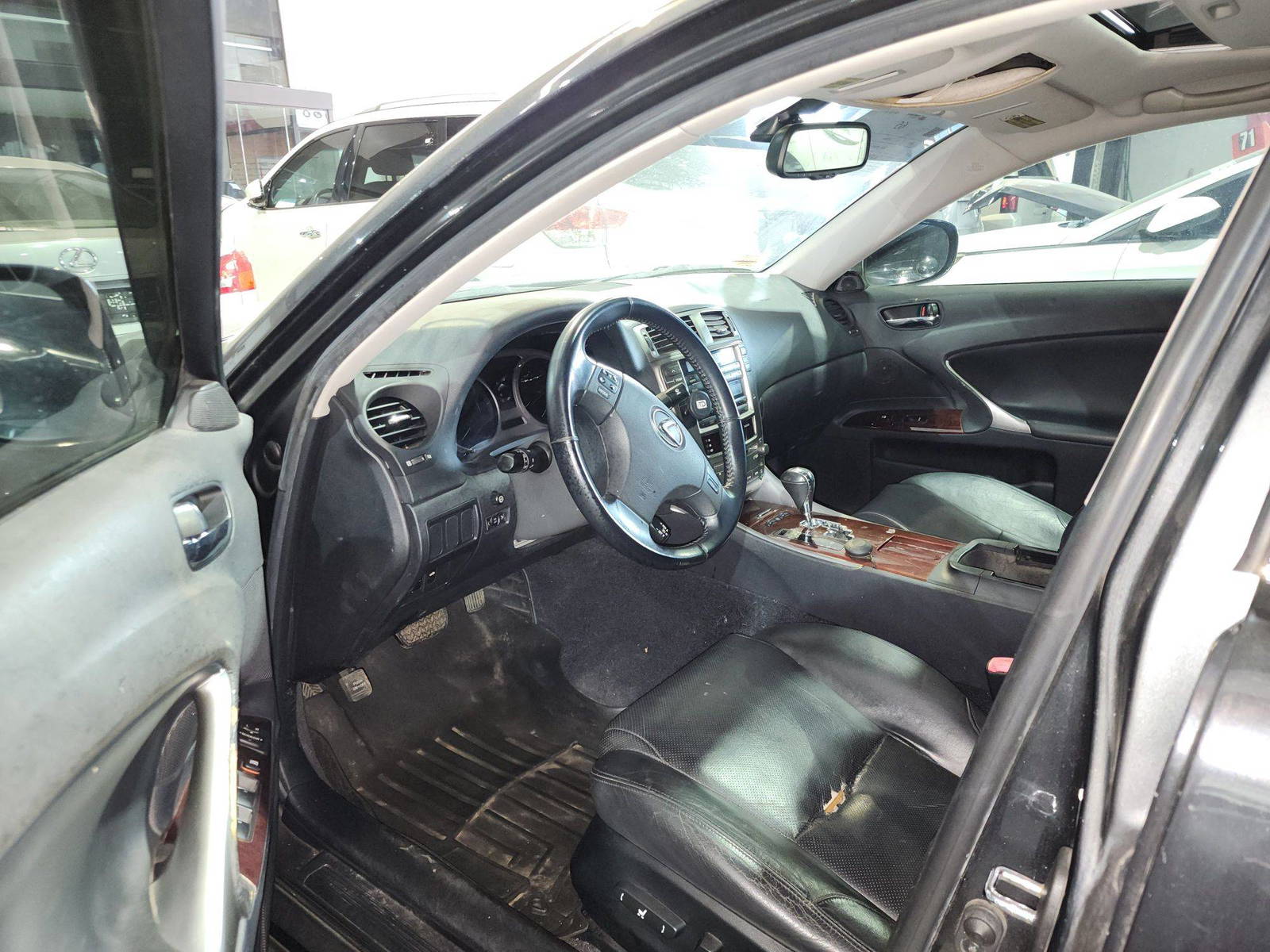 2007 LEXUS IS 250 — 166982 Miles — Lot 72016314 — Souq - Marhaba Auctions Used Cars - Image 9