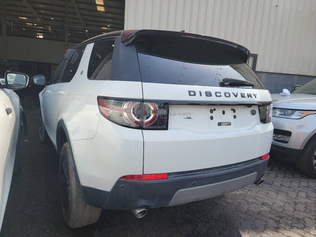 2017 LAND ROVER DISCOVERY — 79681 Miles — Lot H6596362 — Main - Marhaba Auctions Used Cars - Image 3