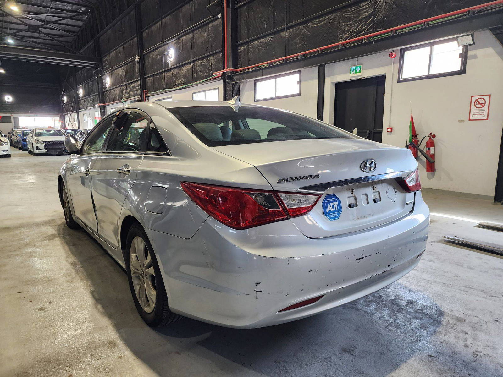 2011 HYUNDAI SONATA — 139402 Miles — Lot 73984 — Al Quoz - Marhaba Auctions Used Cars - Image 5