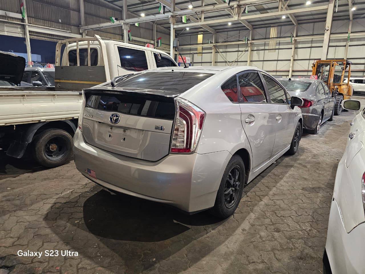 2015 TOYOTA PRIUS — 180314 Miles — Lot 0448042 — Main - Marhaba Auctions Used Cars - Image 3