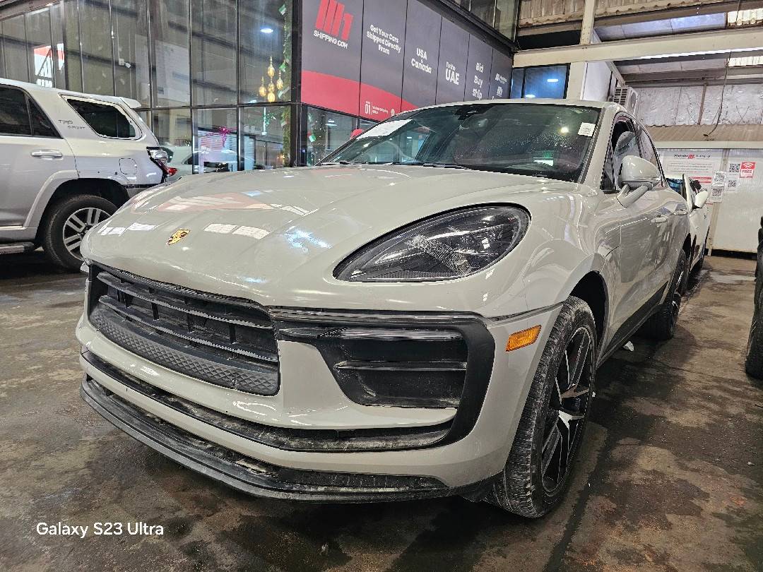 PORSCHE MACAN