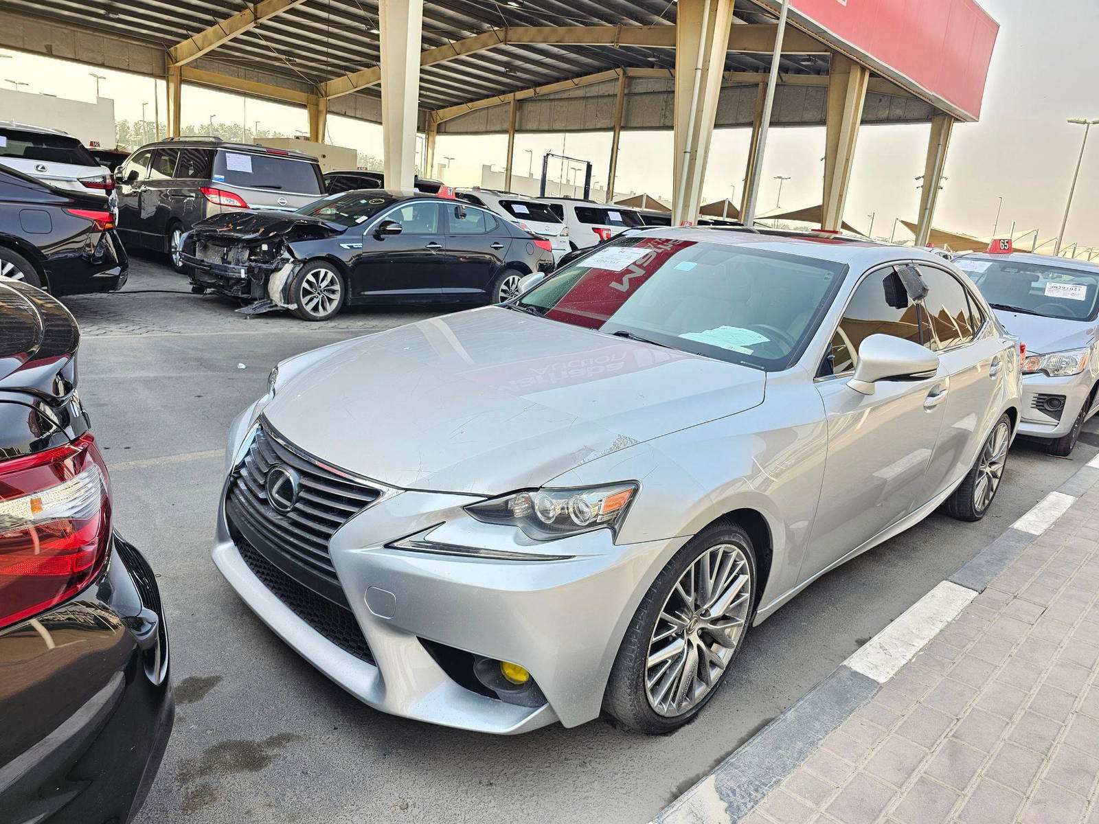 2016 LEXUS IS 300 — 186391 KM — Lot 22G5006431 — Souq - Marhaba Auctions Used Cars - Image 4