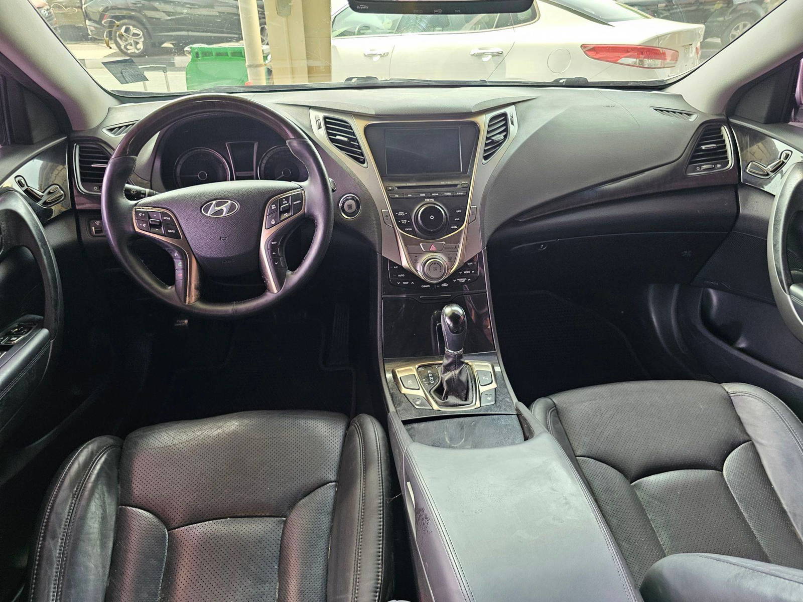 2012 HYUNDAI GRANDEUR — 217011 KM — Lot 103868 — Souq - Marhaba Auctions Used Cars - Image 7
