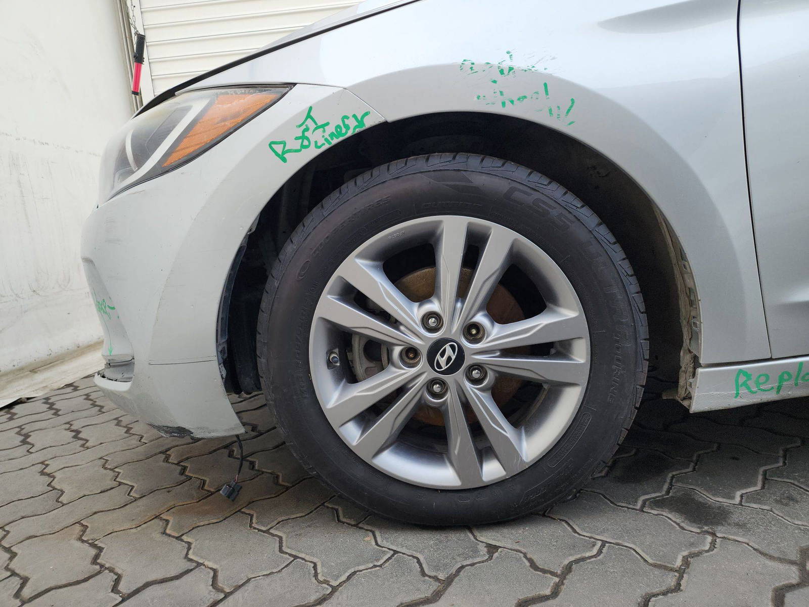 2017 HYUNDAI ELANTRA — 155123 Miles — Lot 28135 — Souq - Marhaba Auctions Used Cars - Image 9