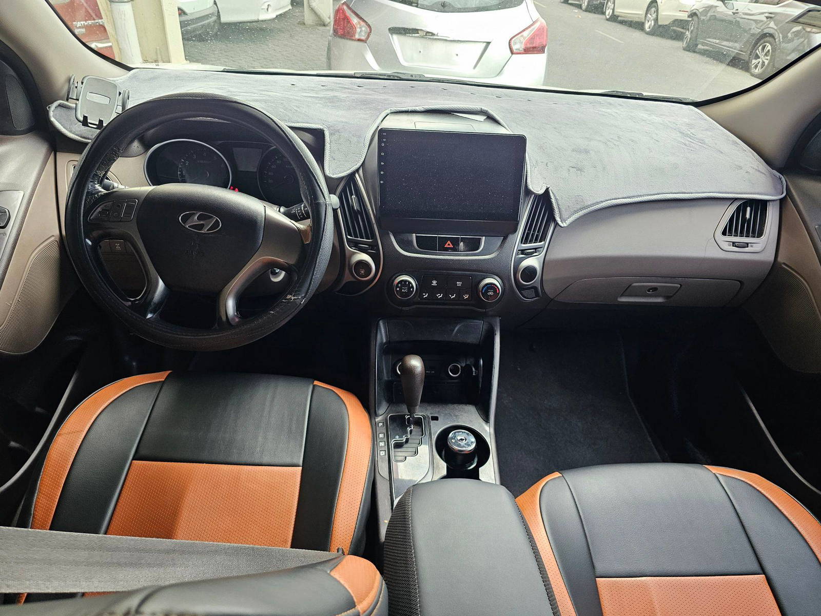 2011 HYUNDAI TUCSON — 241902 KM — Lot 217328 — Souq - Marhaba Auctions Used Cars - Image 7