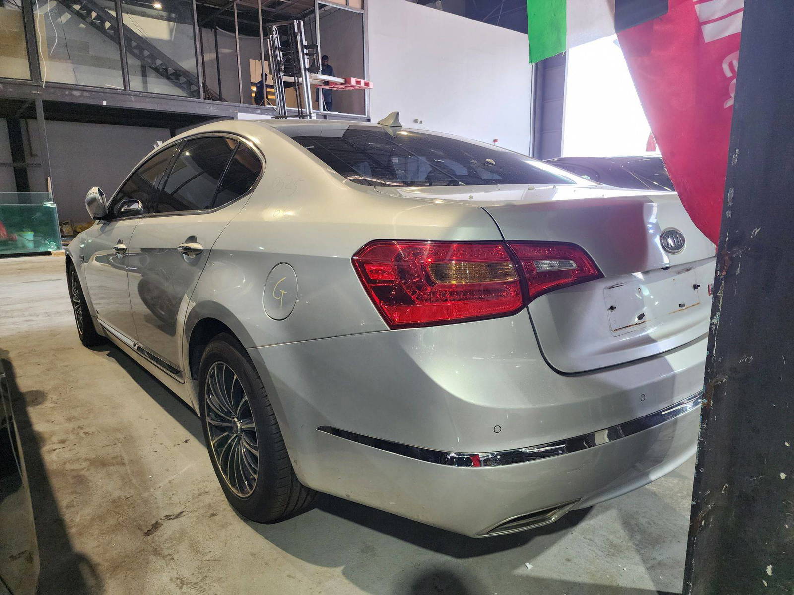 2011 KIA K7 — 228678 KM — Lot 215487 — Souq - Marhaba Auctions Used Cars - Image 6