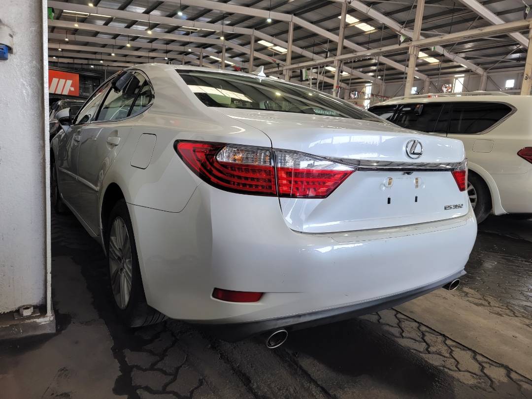2013 LEXUS ES 350 — 151478 Miles — Lot 8D2040783 — Main - Marhaba Auctions Used Cars - Image 5