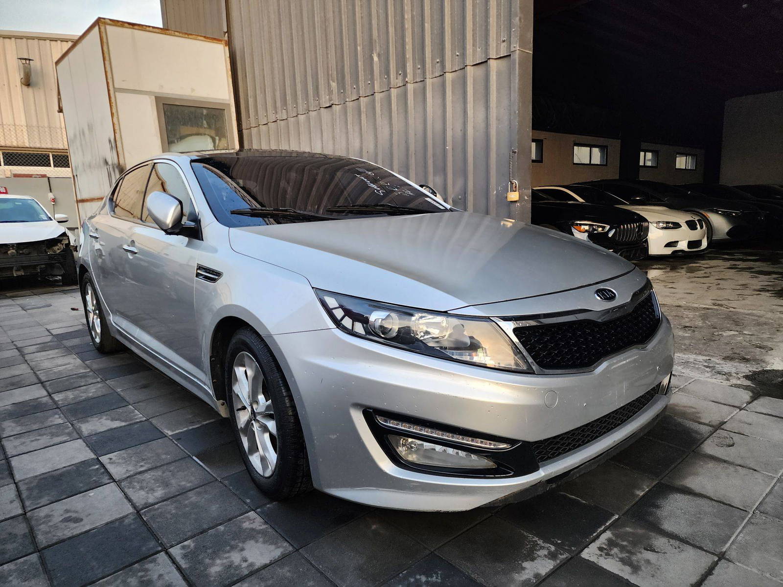 2011 KIA K5 — 77760 KM — Lot 128489 — Al Quoz - Marhaba Auctions Used Cars - Image 3