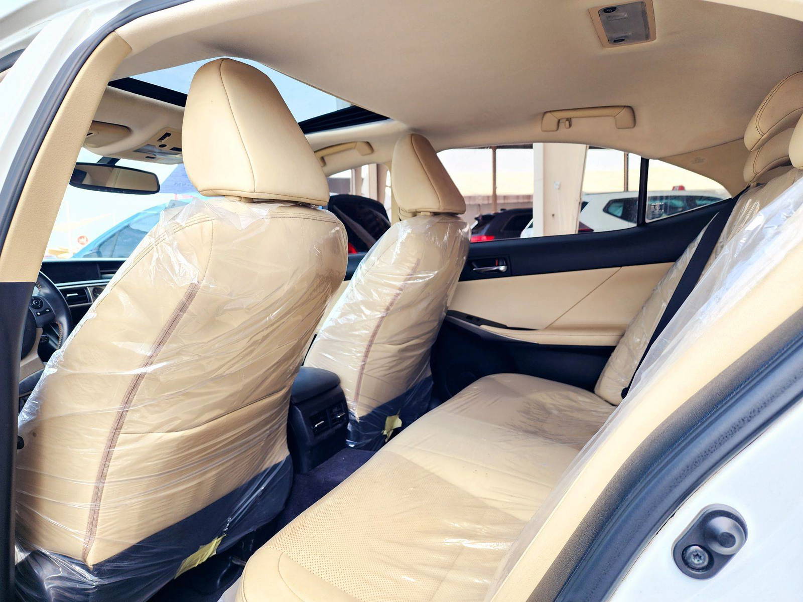 2014 LEXUS IS 250 — 100619 Miles — Lot 25E5005961 — Souq - Marhaba Auctions Used Cars - Image 6