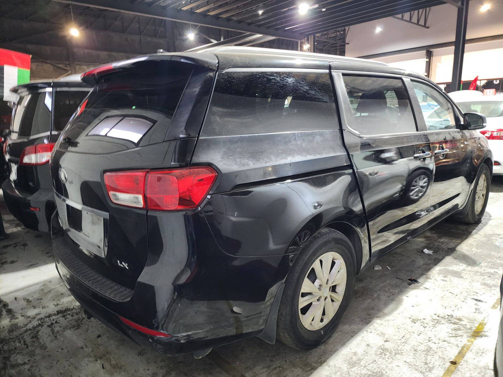 2016 KIA SEDONA — 163300 Miles — Lot 751010 — Al Quoz - Marhaba Auctions Used Cars - Image 5
