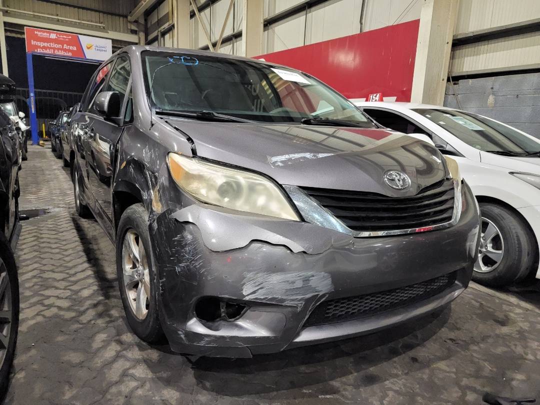 2011 TOYOTA SIENNA — 186634 Miles — Lot BS100414 — Souq - Marhaba Auctions Used Cars - Image 4