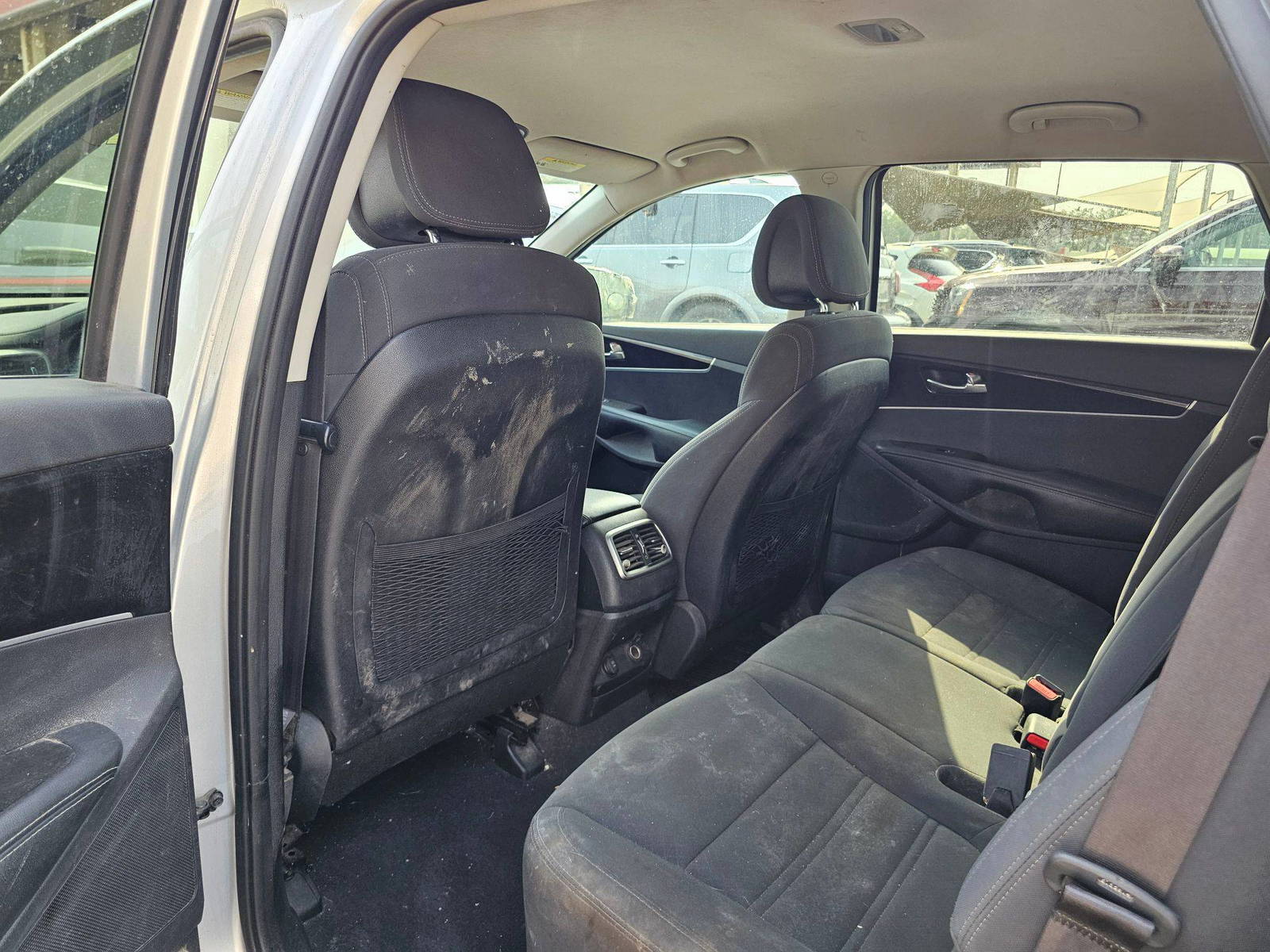 2016 KIA SORENTO — 140615 Miles — Lot A37GG022317 — Souq - Marhaba Auctions Used Cars - Image 6