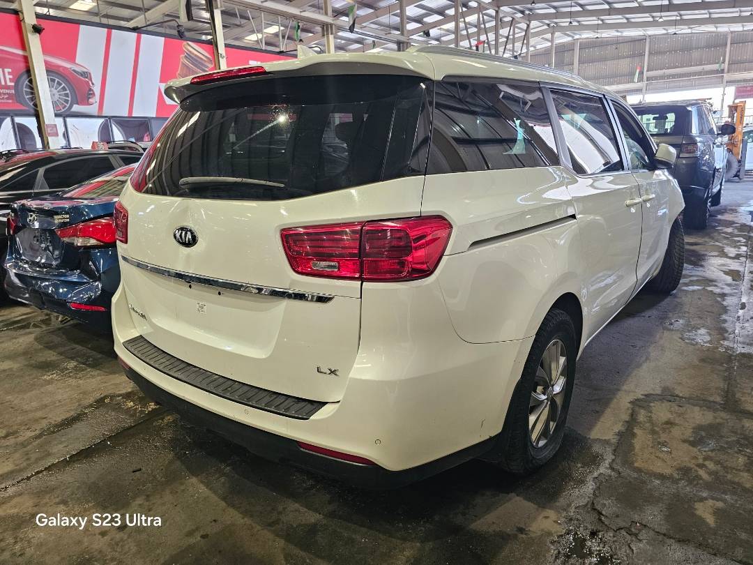2019 KIA SEDONA — 193114 KM — Lot 12332908 — Souq - Marhaba Auctions Used Cars - Image 10