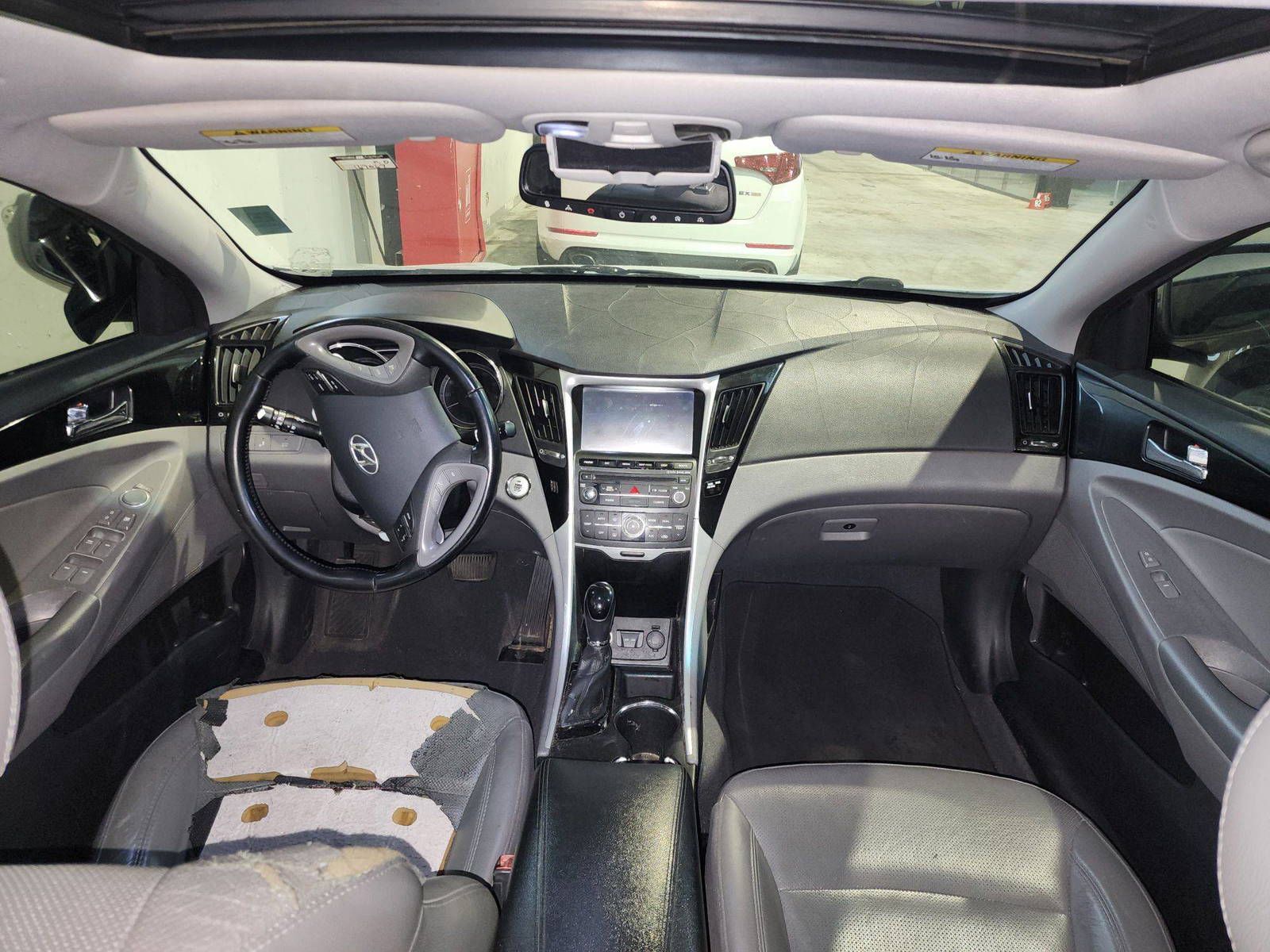 2014 HYUNDAI SONATA — 167067 Miles — Lot 113343 — Al Quoz - Marhaba Auctions Used Cars - Image 8