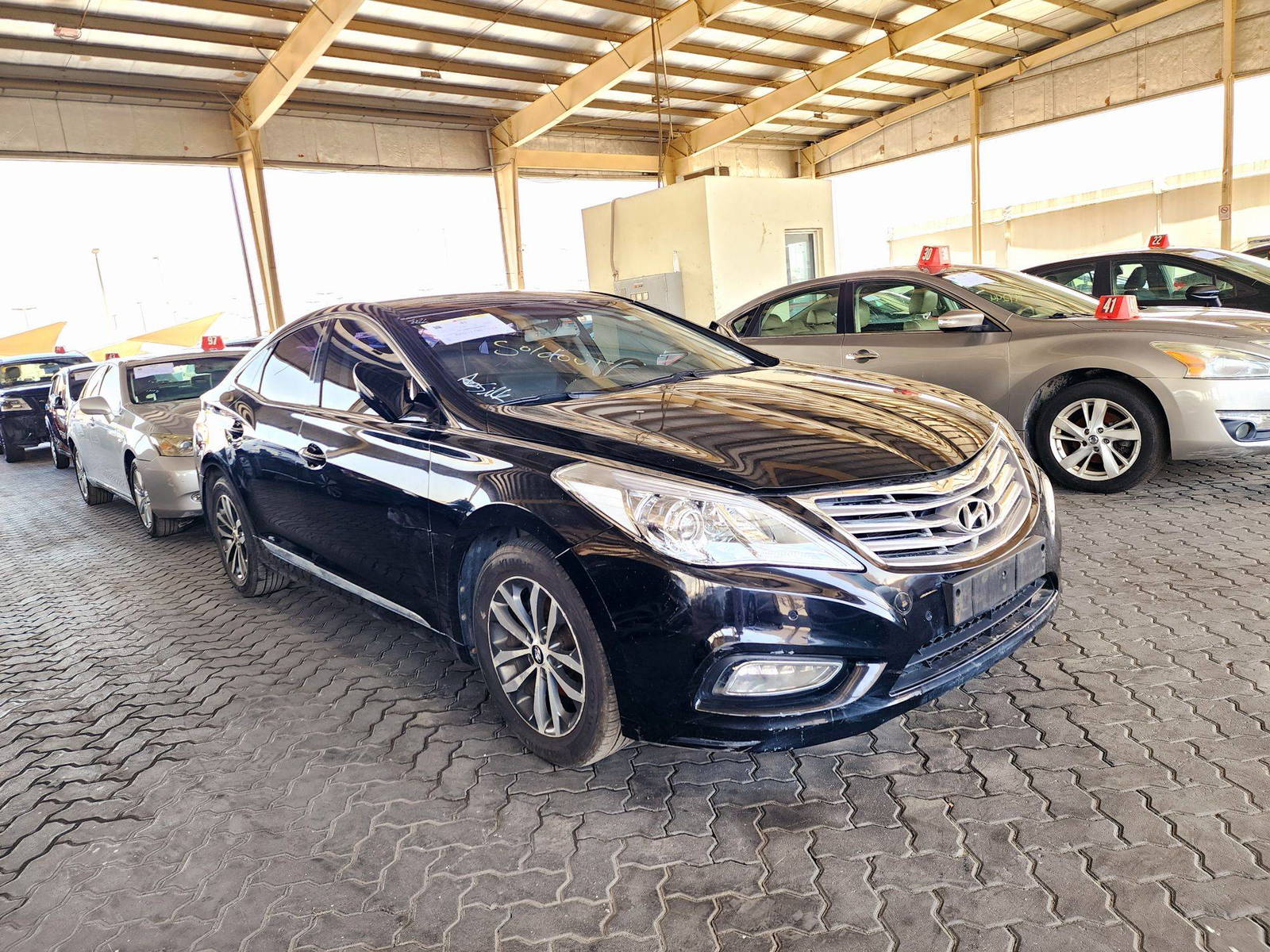 2011 HYUNDAI GRANDEUR — 132226 KM — Lot 009768 — Souq - Marhaba Auctions Used Cars - Image 3
