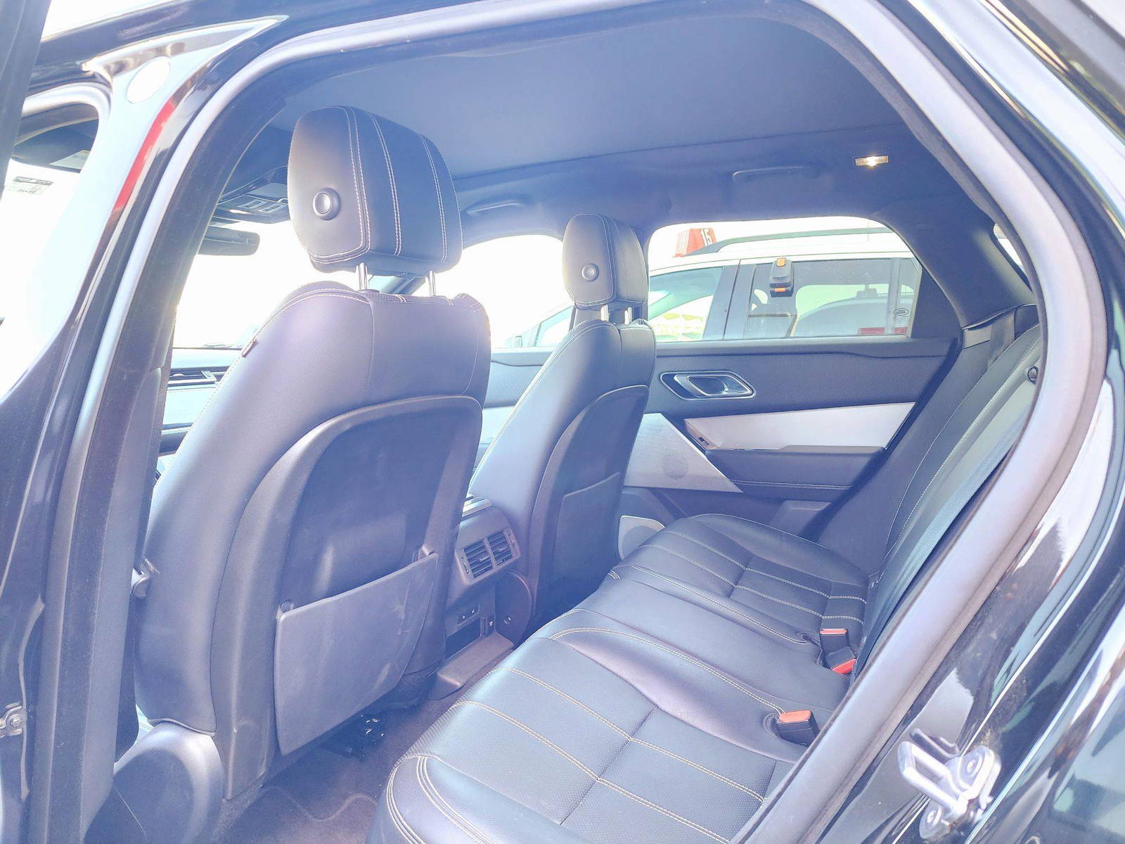 2020 LAND ROVER RANGE ROVER VELAR — 35087 Miles — Lot 9LA265292 — Souq - Marhaba Auctions Used Cars - Image 6