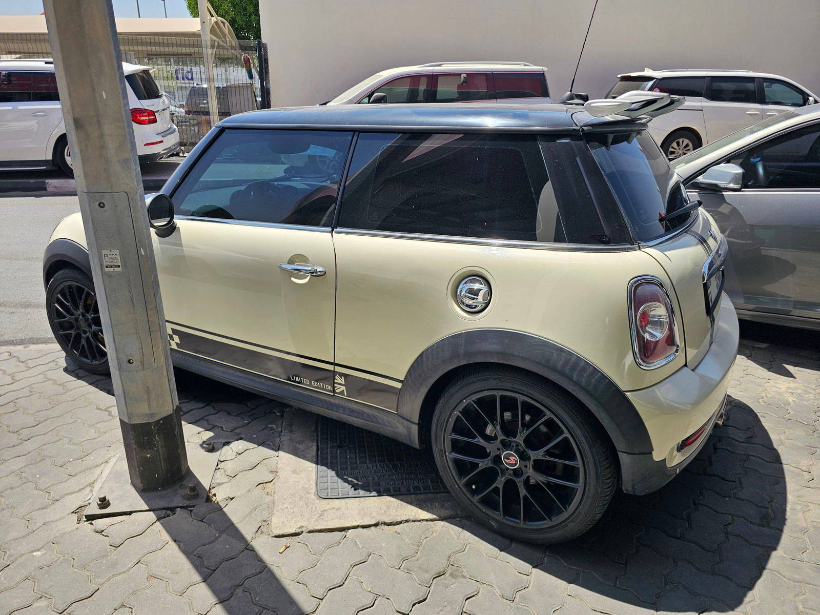 2010 MINI COOPER S — 203464 KM — Lot 8ATU94550 — Souq - Marhaba Auctions Used Cars - Image 5