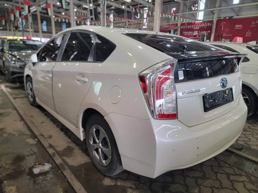 2015 TOYOTA PRIUS — 274538 KM — Lot 000295 — Main - Marhaba Auctions Used Cars - Image 4