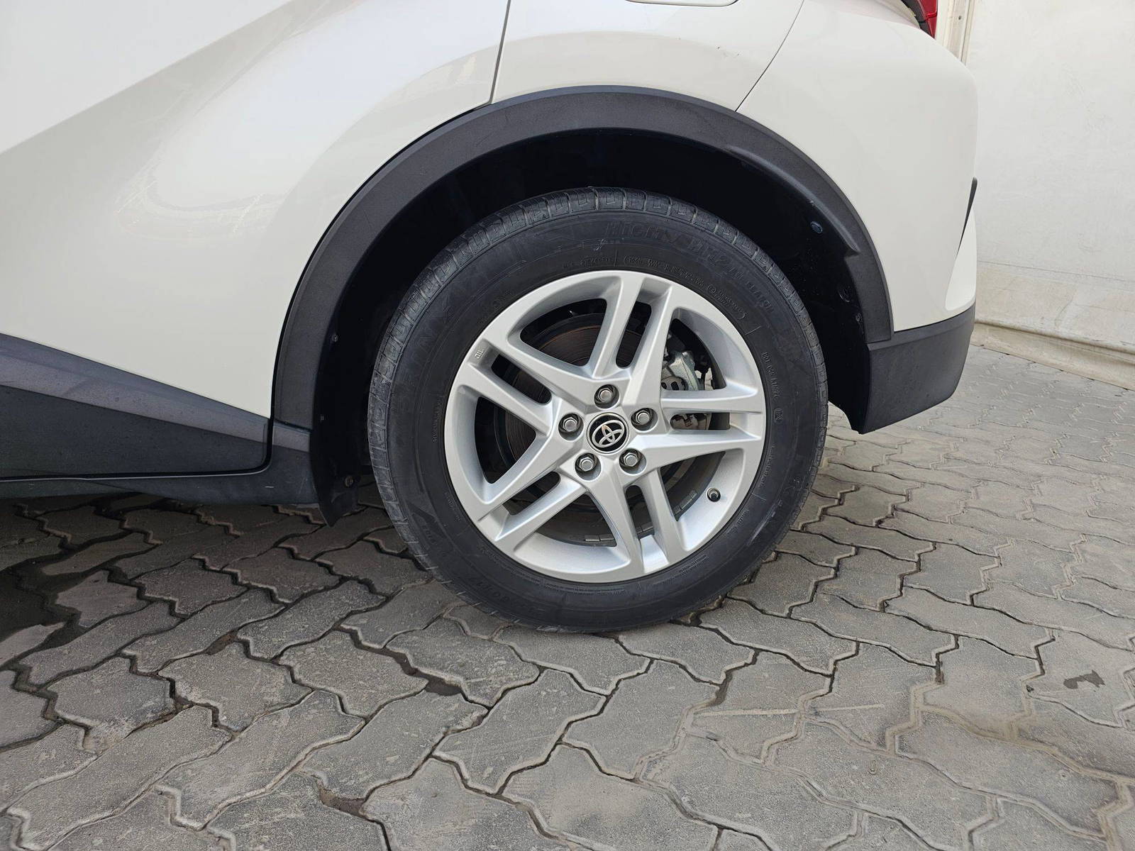 2020 TOYOTA C-HR — 94294 KM — Lot LR353585 — Souq - Marhaba Auctions Used Cars - Image 10