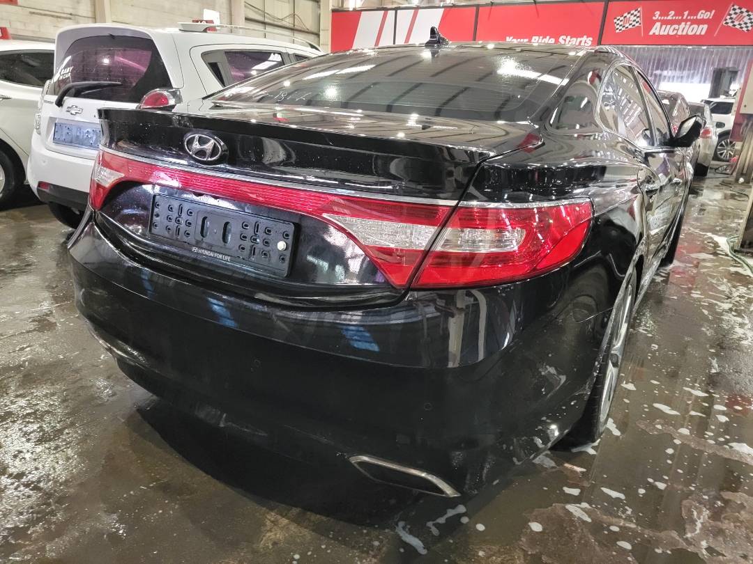 2011 HYUNDAI GRANDEUR — 364055 KM — Lot 034018 — Main - Marhaba Auctions Used Cars - Image 3